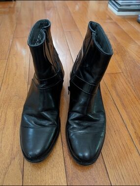 David Taylor Black Leather Ankle Boots with Side Zipper